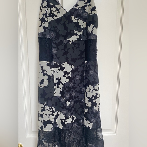 ALEXANDER MCQUEEN Lace-Paneled Floral-Print Silk Georgette Midi Dress - Picture 4 of 16